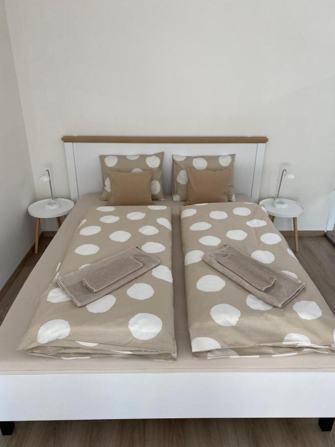 Lia Apartman - Private Parking Bratislava Exterior photo
