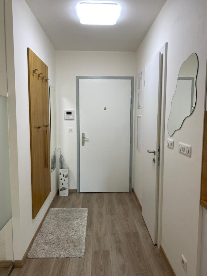 Lia Apartman - Private Parking Bratislava Exterior photo