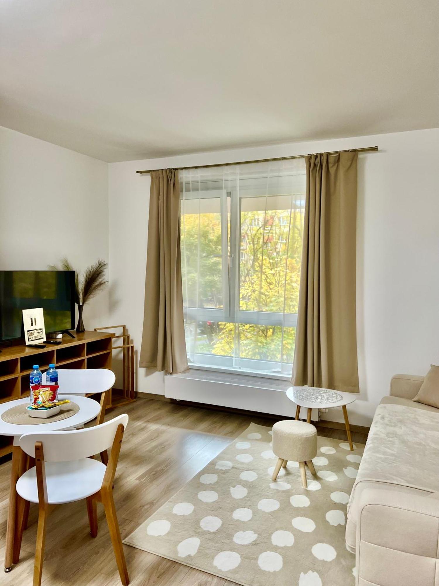 Lia Apartman - Private Parking Bratislava Exterior photo