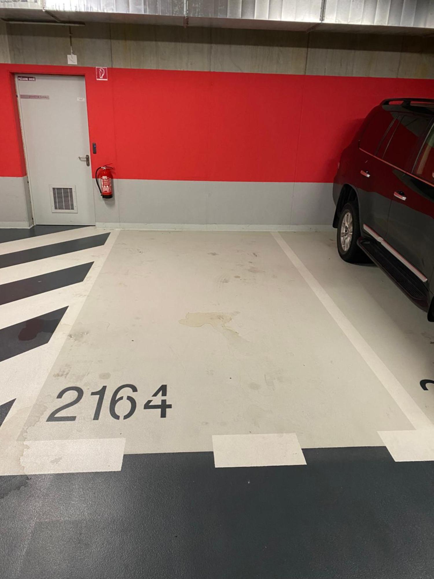 Lia Apartman - Private Parking Bratislava Exterior photo